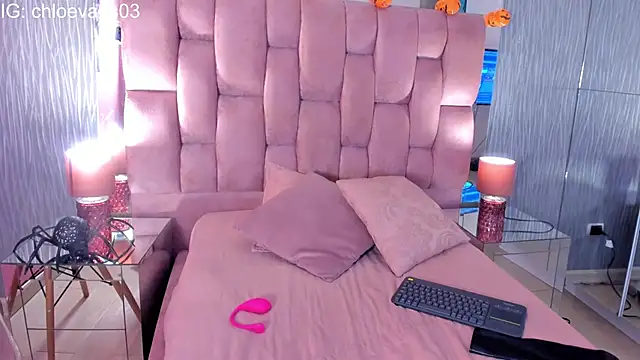 Chloe evans   online show from October 31, 11:11 am