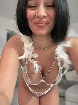  adelle online show from March 14, 11:45 am