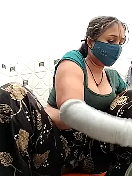 Snapshot of Archna-ji chatting on February 28, 10:41 am Archna-ji online show from February 28, 10:41 am