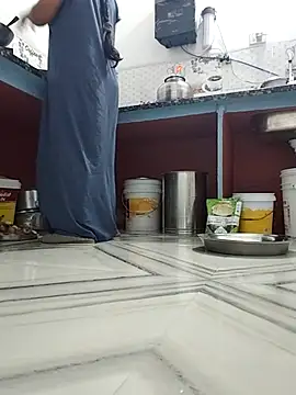 Snapshot of Archna-ji chatting on November 21, 12:43 am Archna-ji online show from November 21, 12:43 am