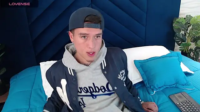 Snapshot of MrUniverse_ chatting on December 28, 7:54 pm MrUniverse online show from December 28, 7:54 pm