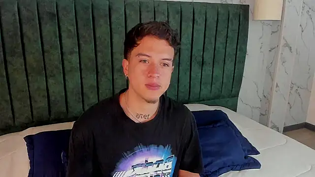 Snapshot of MrUniverse_ chatting on February 8, 4:03 am MrUniverse online show from February 8, 4:03 am