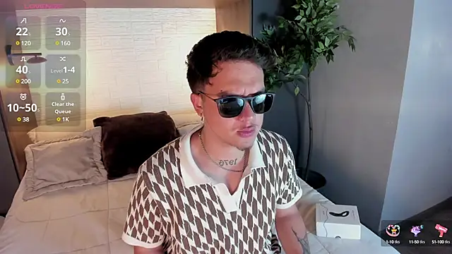 Snapshot of MrUniverse_ chatting on February 26, 3:42 am MrUniverse online show from February 26, 3:42 am