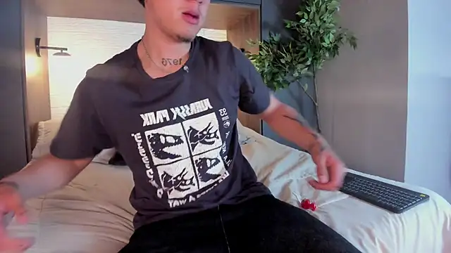 Snapshot of MrUniverse_ chatting on February 28, 3:48 am MrUniverse online show from February 28, 3:48 am