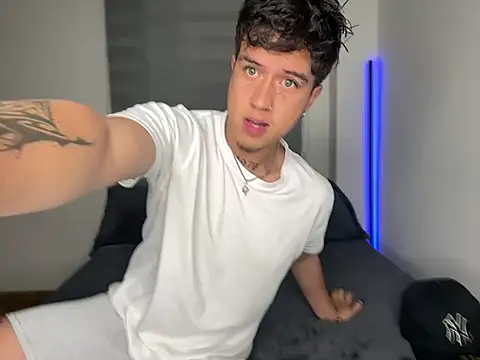 Snapshot of MrUniverse_ chatting on March 10, 6:16 am MrUniverse online show from March 10, 6:16 am