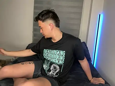 Snapshot of MrUniverse_ chatting on March 16, 5:47 am MrUniverse online show from March 16, 5:47 am