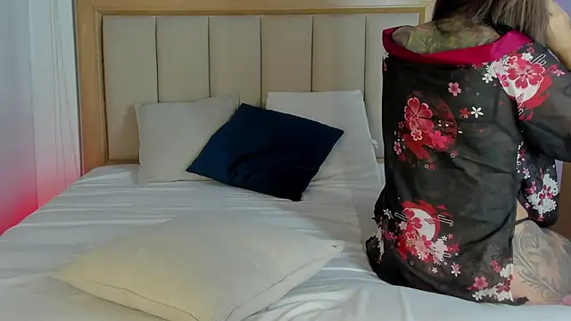 yandracelisofficial online show from February 13, 10:28 pm