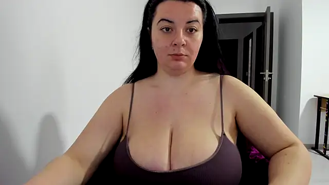 amiraisa11 online show from March 18, 5:52 am