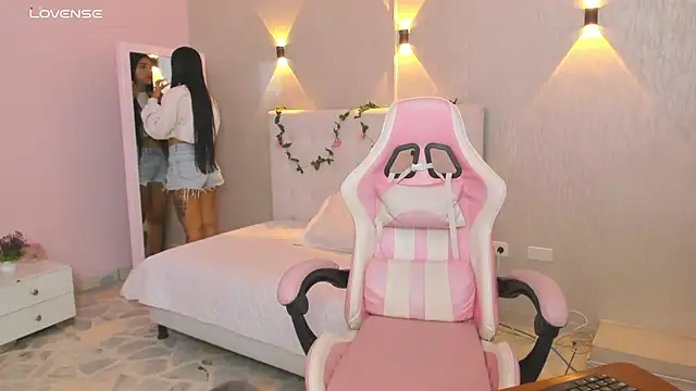 miagomezweb1 online show from February 7, 1:01 pm