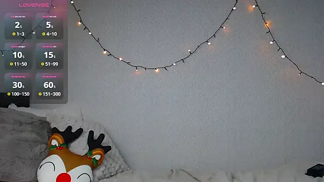 Snapshot of Nicole_blonde0 chatting on December 9, 12:01 am Nicole blonde0 online show from December 9, 12:01 am