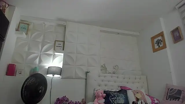 Snapshot of Ammy_Queen chatting on February 9, 11:36 pm Ammy Queen online show from February 9, 11:36 pm