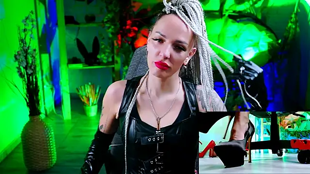 MonicaMaxwel online show from March 16, 12:00 pm