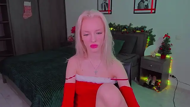 Snapshot of AleksaBlonde chatting on December 23, 5:39 am AleksaBlonde online show from December 23, 5:39 am