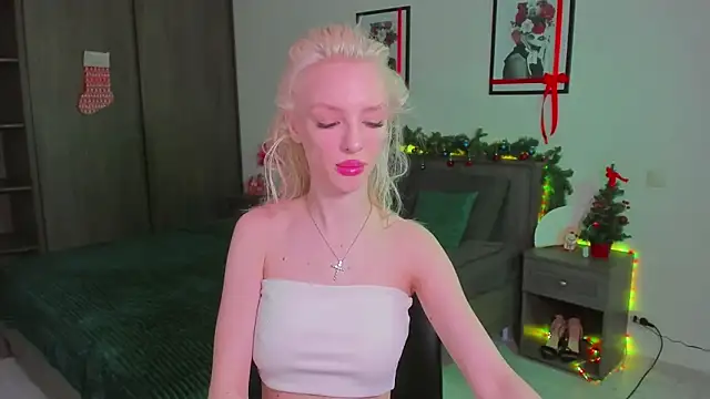 Snapshot of AleksaBlonde chatting on December 26, 5:37 am AleksaBlonde online show from December 26, 5:37 am