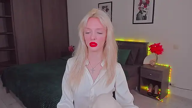 Snapshot of AleksaBlonde chatting on January 14, 11:20 am AleksaBlonde online show from January 14, 11:20 am