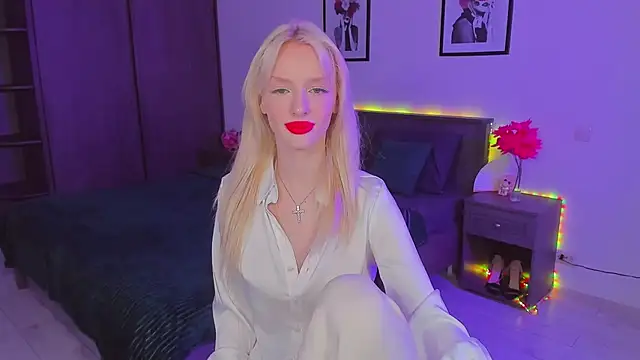 Snapshot of AleksaBlonde chatting on January 14, 2:43 pm AleksaBlonde online show from January 14, 2:43 pm