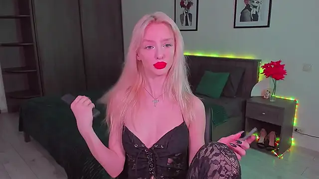 Snapshot of AleksaBlonde chatting on January 15, 11:00 am AleksaBlonde online show from January 15, 11:00 am