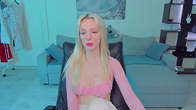 Snapshot of AleksaBlonde chatting on January 29, 11:09 am AleksaBlonde online show from January 29, 11:09 am