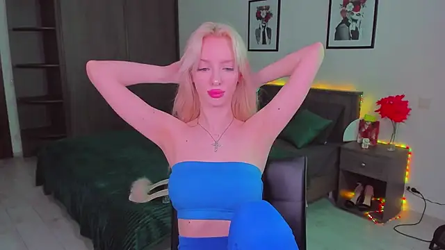 Snapshot of AleksaBlonde chatting on March 3, 2:37 pm AleksaBlonde online show from March 3, 2:37 pm