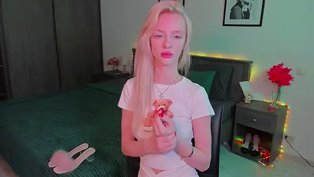 Snapshot of AleksaBlonde chatting on March 20, 1:48 pm AleksaBlonde online show from March 20, 1:48 pm