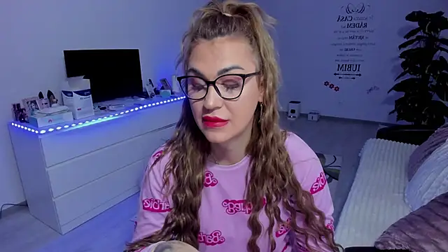 Snapshot of GlossyDiamondX chatting on January 11, 5:20 am GlossyDiamondX online show from January 11, 5:20 am