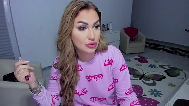 Snapshot of GlossyDiamondX chatting on February 10, 4:30 am GlossyDiamondX online show from February 10, 4:30 am