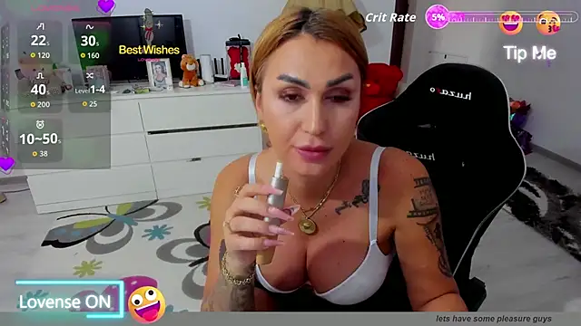 Snapshot of GlossyDiamondX chatting on September 23, 2:42 pm GlossyDiamondX online show from September 23, 2:42 pm