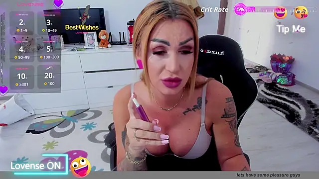 Snapshot of GlossyDiamondX chatting on September 25, 10:19 am GlossyDiamondX online show from September 25, 10:19 am