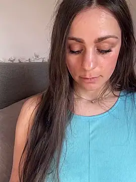 Snapshot of Loella-Rose chatting on March 20, 10:10 am Loella-Rose online show from March 20, 10:10 am