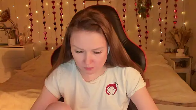 desperatehousewife   online show from February 13, 7:10 pm