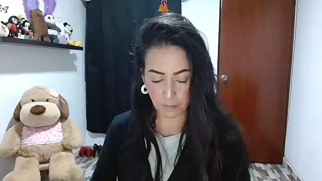 Snapshot of ella_peck chatting on February 13, 1:29 am ella peck online show from February 13, 1:29 am