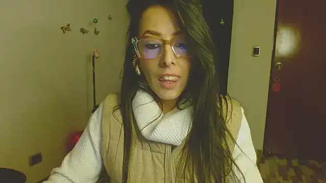 Snapshot of ella_peck chatting on December 3, 2:08 am ella peck online show from December 3, 2:08 am