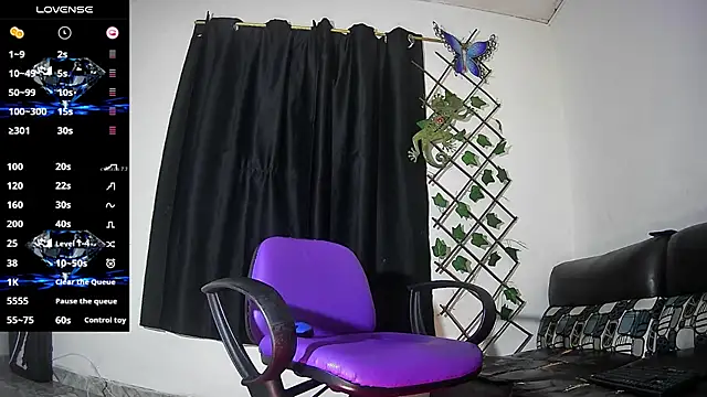 Snapshot of vale_bunny23 chatting on October 31, 2:12 am vale bunny23 online show from October 31, 2:12 am