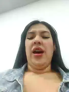 Snapshot of Sophie-hatter chatting on January 24, 9:15 pm Sophie-hatter online show from January 24, 9:15 pm