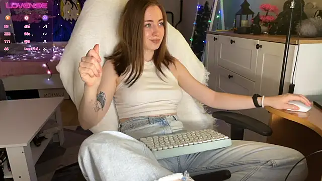 Snapshot of LinaWitch chatting on December 7, 2:02 pm LinaWitch online show from December 7, 2:02 pm