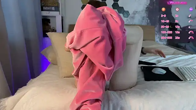 Snapshot of LinaWitch chatting on February 2, 5:10 am LinaWitch online show from February 2, 5:10 am