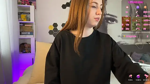 Snapshot of LinaWitch chatting on February 3, 8:13 am LinaWitch online show from February 3, 8:13 am