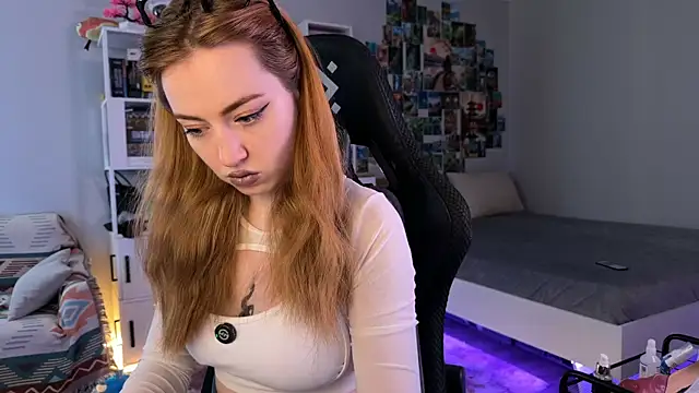 Snapshot of LinaWitch chatting on October 28, 10:30 am LinaWitch online show from October 28, 10:30 am