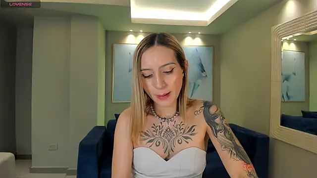 MollySundersX online show from April 1, 8:39 pm