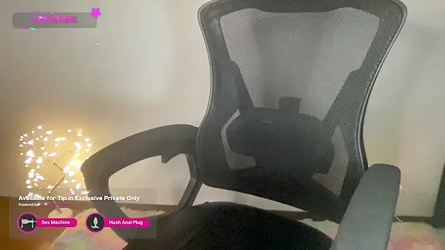 Snapshot of Tashaa chatting on January 1, 5:33 am Tashaa online show from January 1, 5:33 am