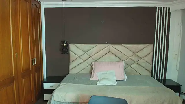 Snapshot of Raquel_jones chatting on March 11, 11:33 am Raquel jones online show from March 11, 11:33 am