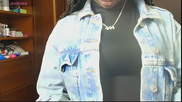 Snapshot of Raquel_jones chatting on October 3, 12:24 pm Raquel jones online show from October 3, 12:24 pm