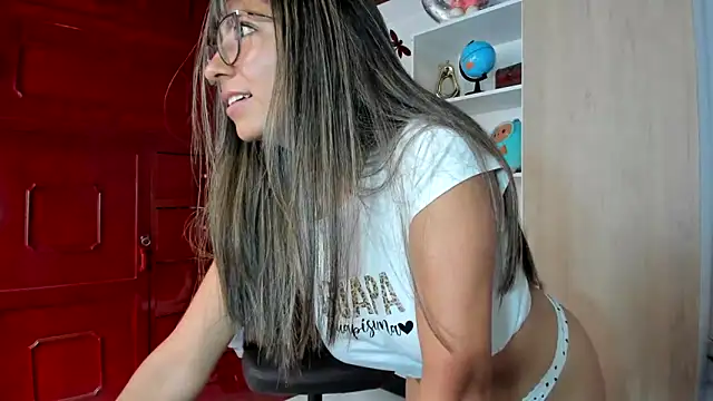 Isabellaa22 1 online show from June 4, 6:25 pm