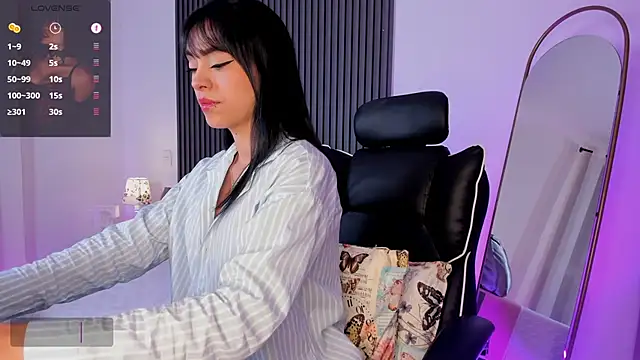 emilyruiz1 online show from February 18, 11:33 am