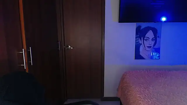 Snapshot of violett_honney chatting on November 21, 9:13 pm violett honney online show from November 21, 9:13 pm