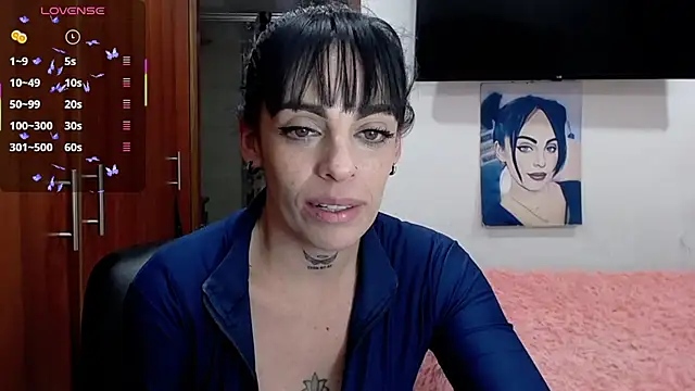 Snapshot of violett_honney chatting on November 28, 5:10 am violett honney online show from November 28, 5:10 am