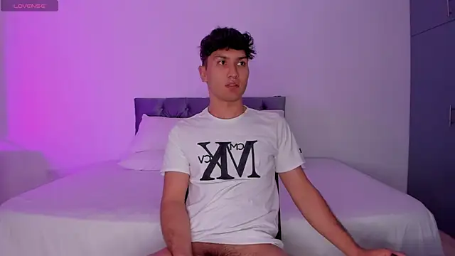 Snapshot of Valerio_James7 chatting on March 3, 11:03 pm Valerio James7 online show from March 3, 11:03 pm