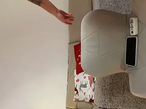 Snapshot of teasecake chatting on December 28, 7:33 am teasecake online show from December 28, 7:33 am