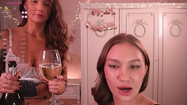 Shadowladyy online show from December 18, 5:31 pm