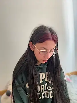 Snapshot of Bonniepark chatting on December 3, 6:06 pm Bonniepark online show from December 3, 6:06 pm